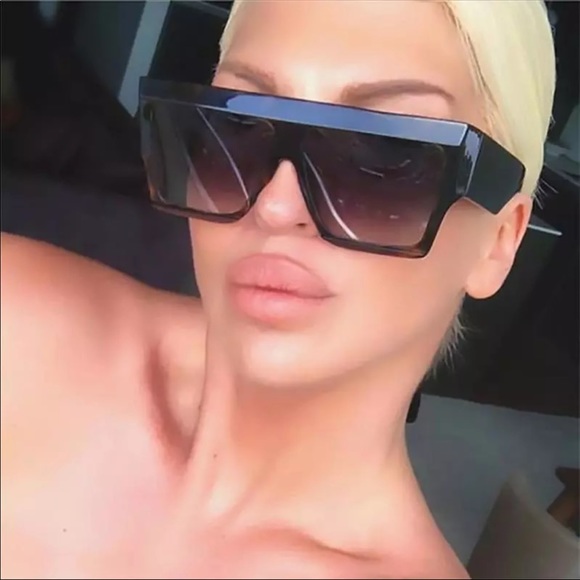 Accessories - BLACK OVERSIZED FUTURISTIC SUNGLASSES